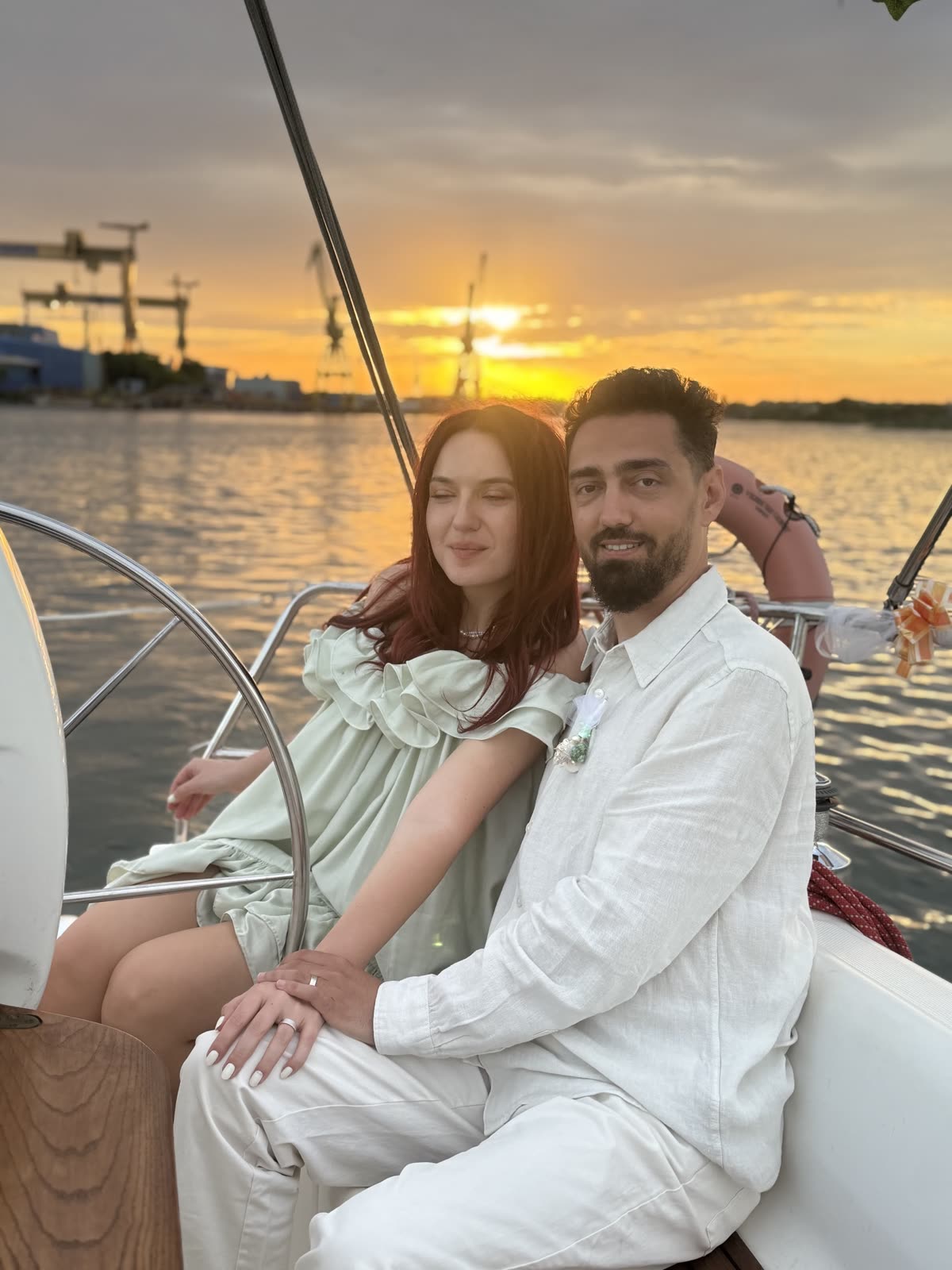 Ultimele raze de soare peste mare, în ziua nunții