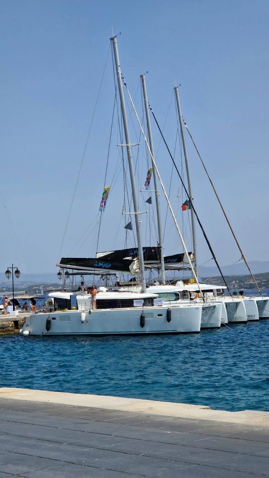 Moment privat la bordul velierului, ieșire pe apă cu Enjoy Sailing