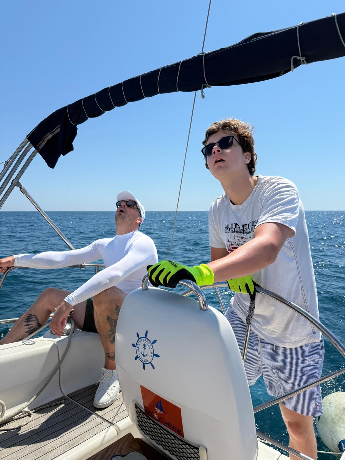 Echipa Enjoy Sailing pe apă