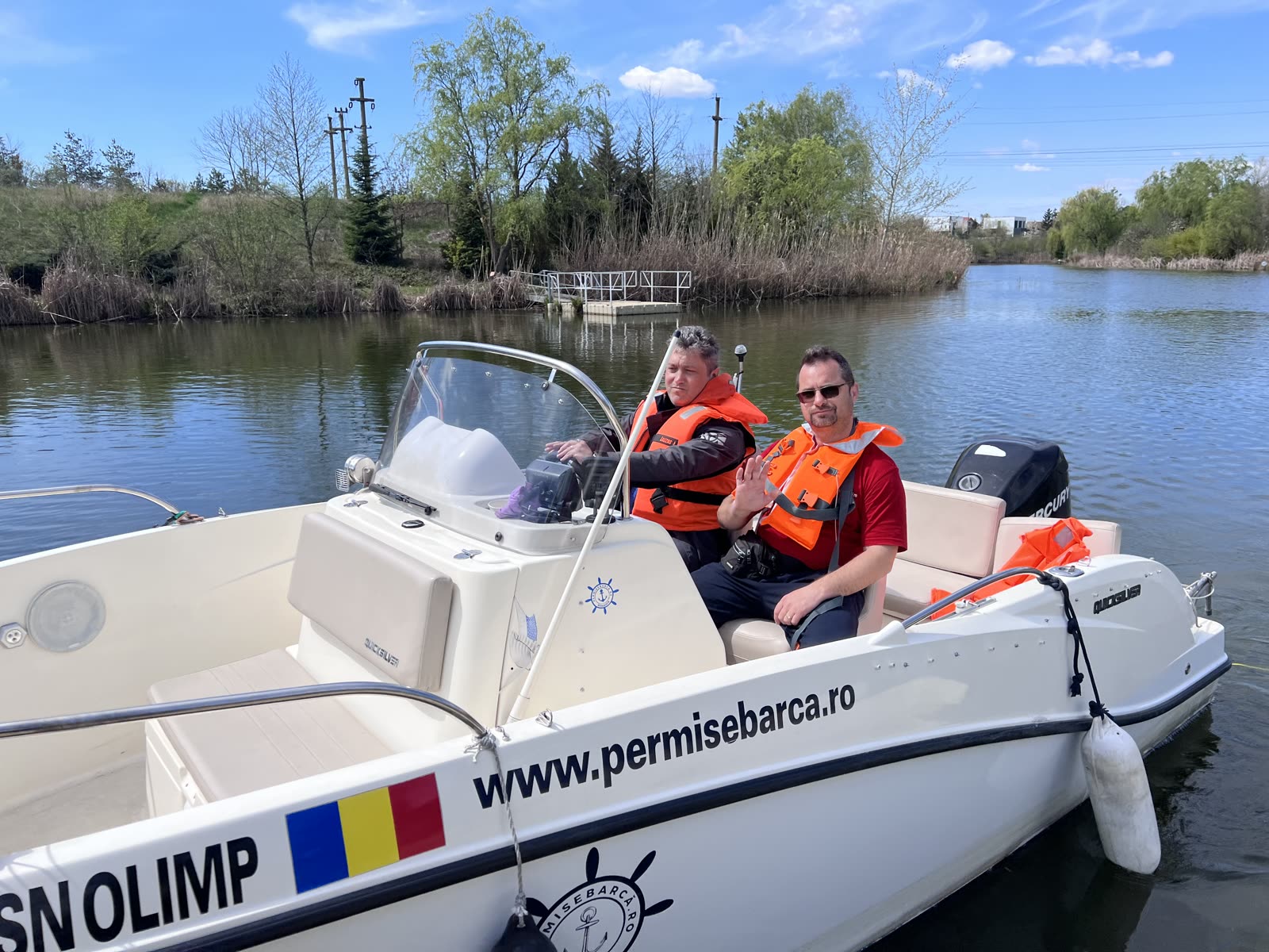 Practică pe ambarcațiune cu motor pe Lacul Snagov, cu instructor autorizat A.N.R.